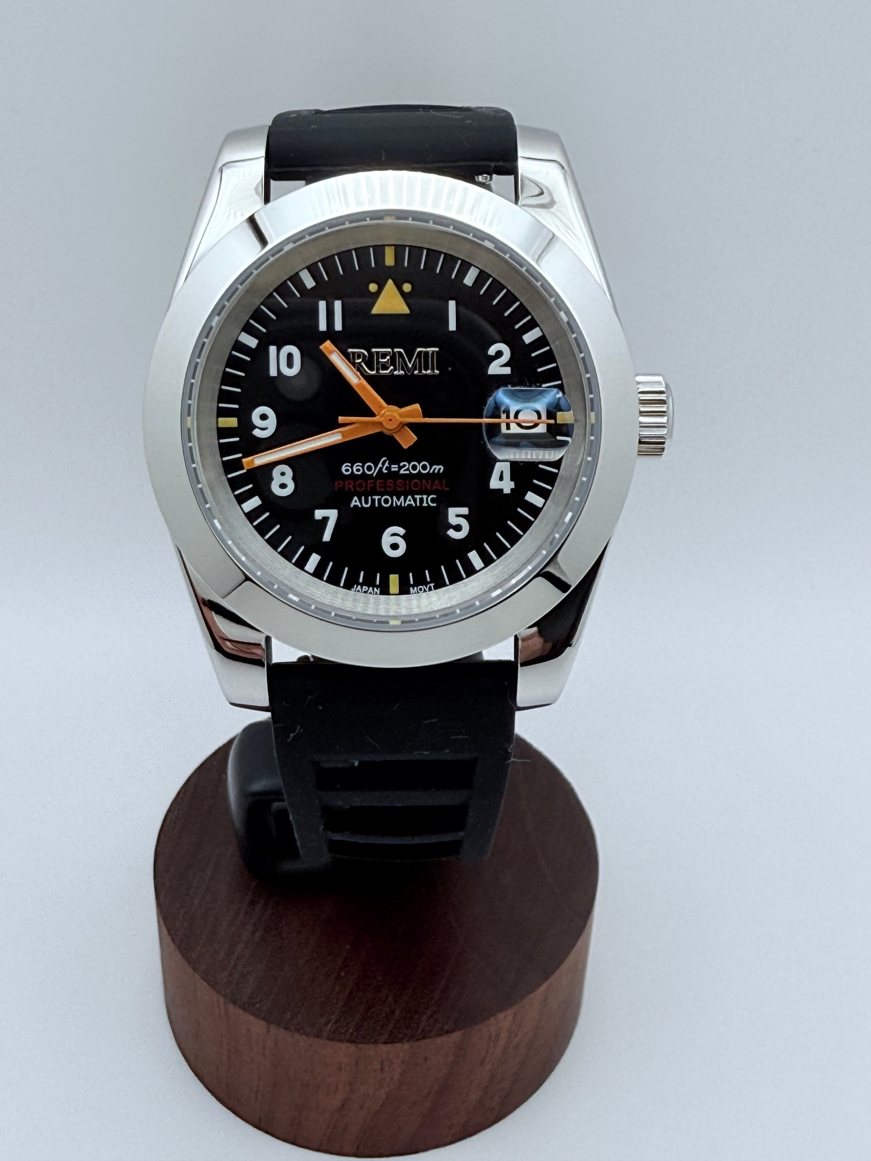 Trekker Field - Automatic Black
