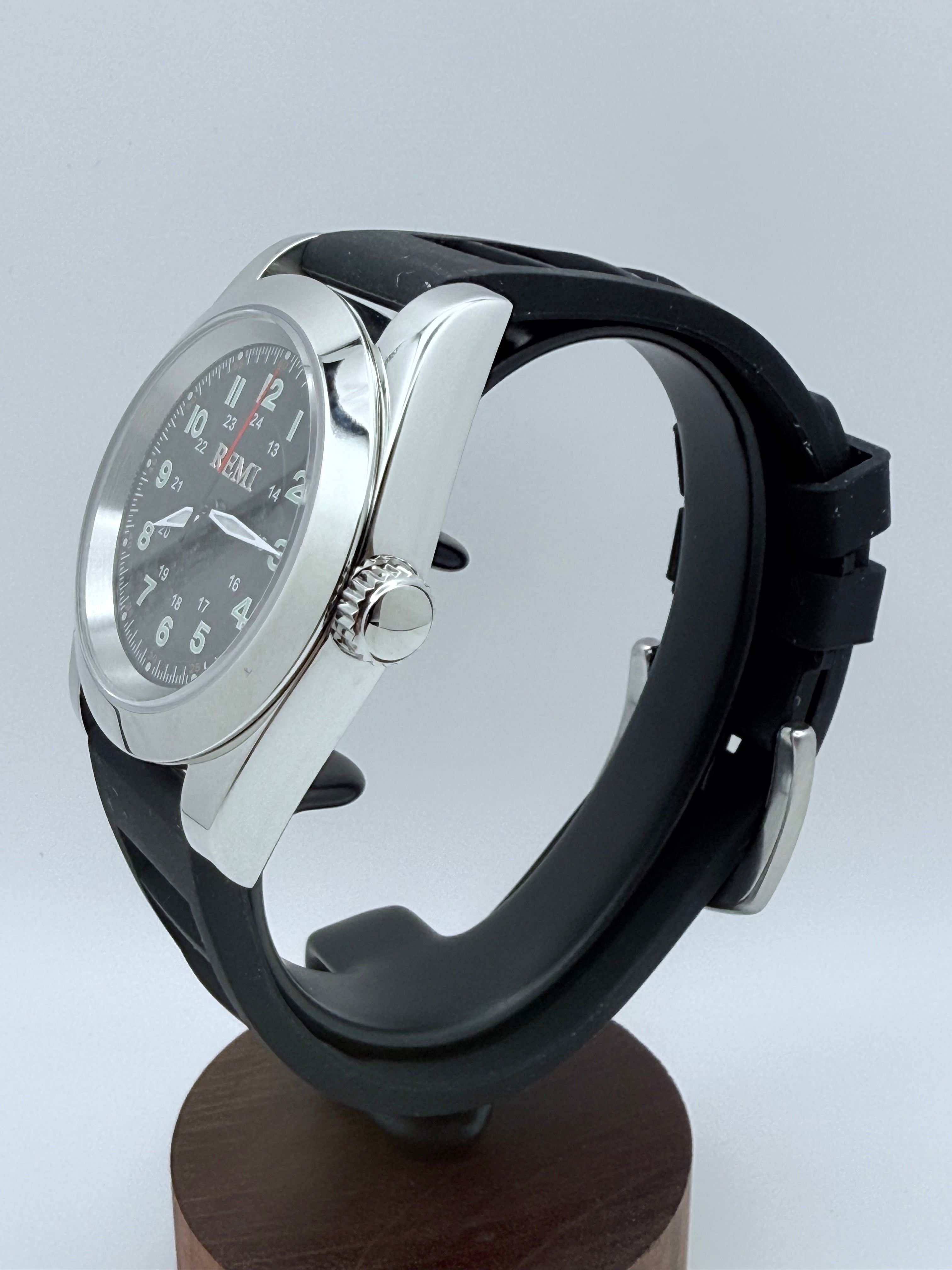 Trekker Field - Quartz - Black