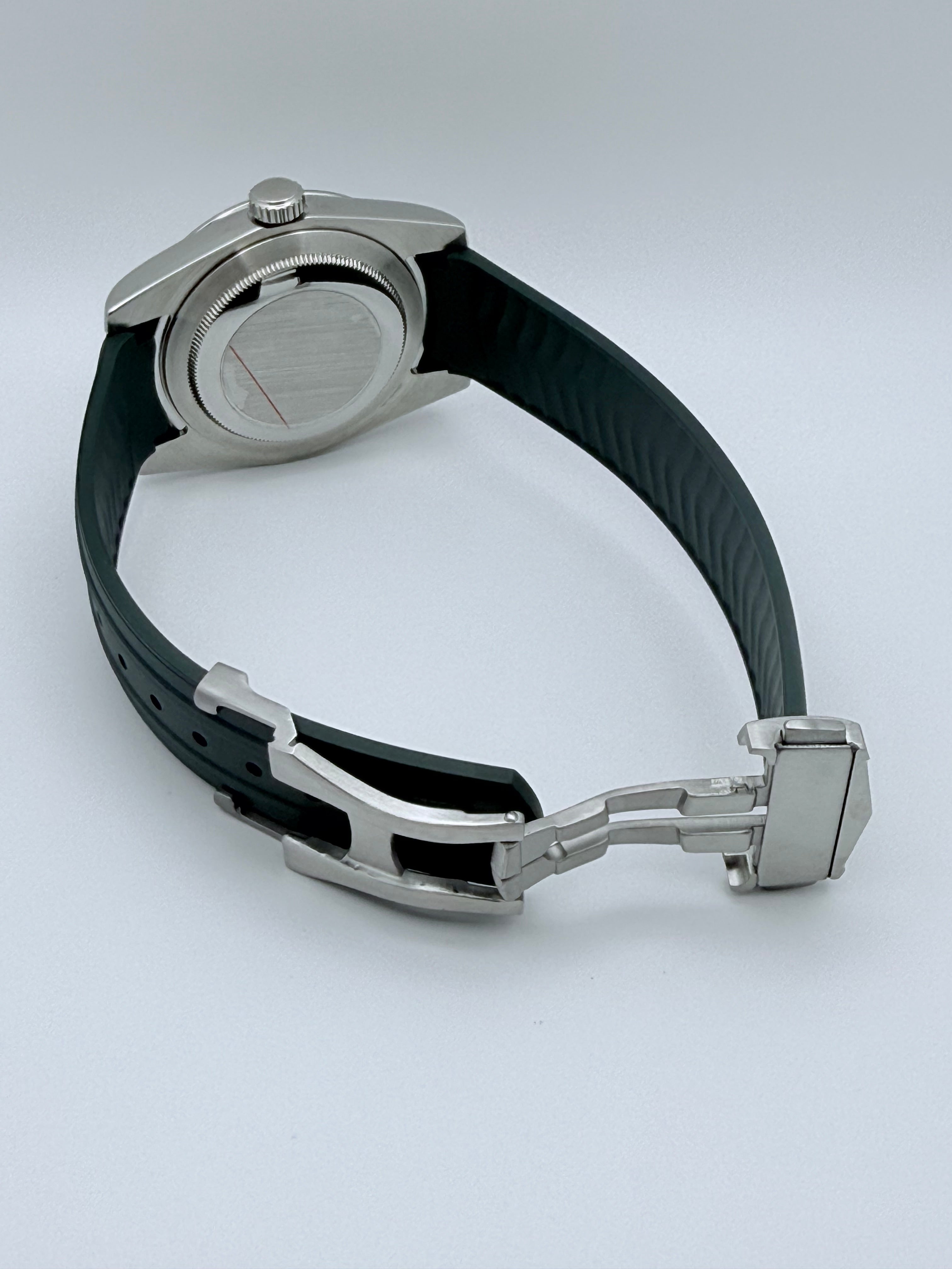 Trekker Field - Automatic Green