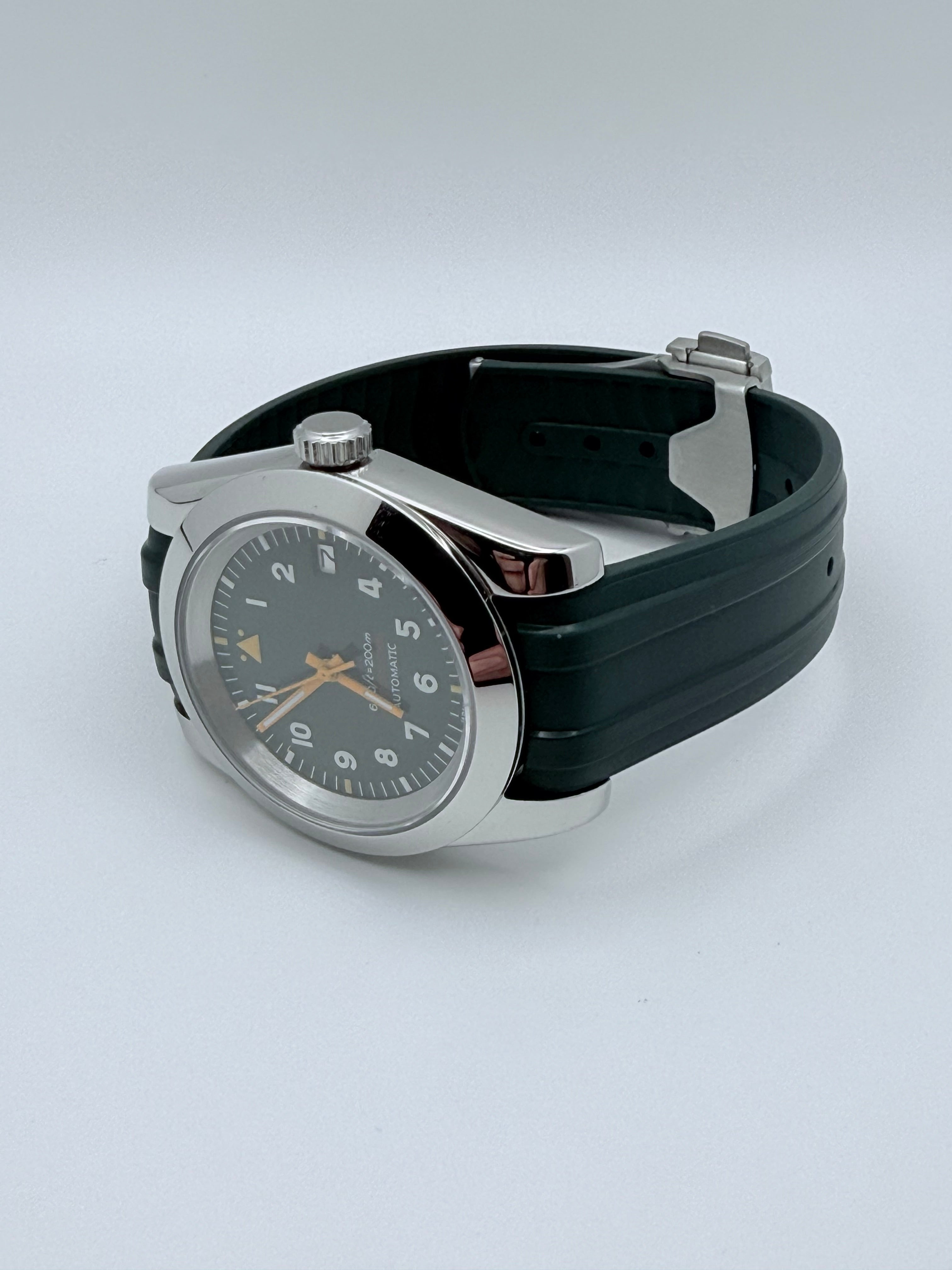 Trekker Field - Automatic Green