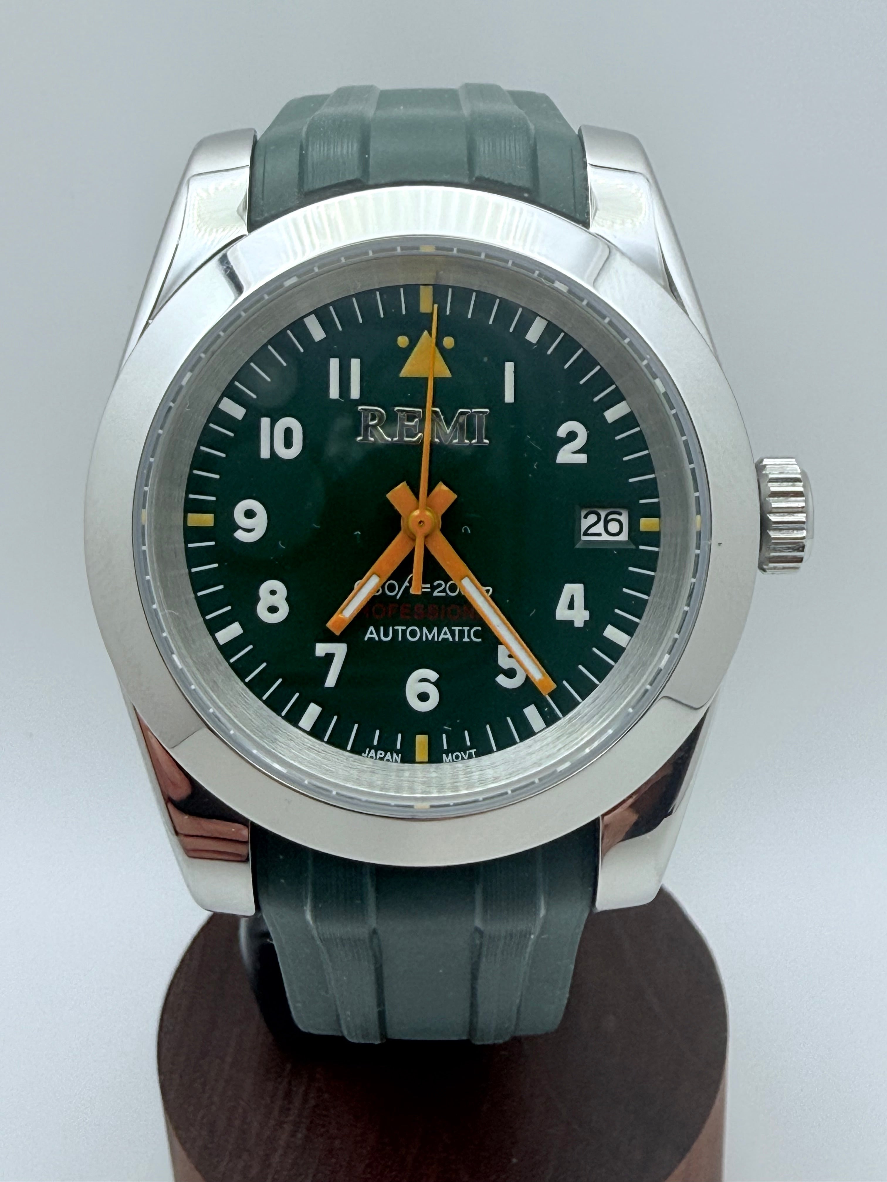 Trekker Field - Automatic Green